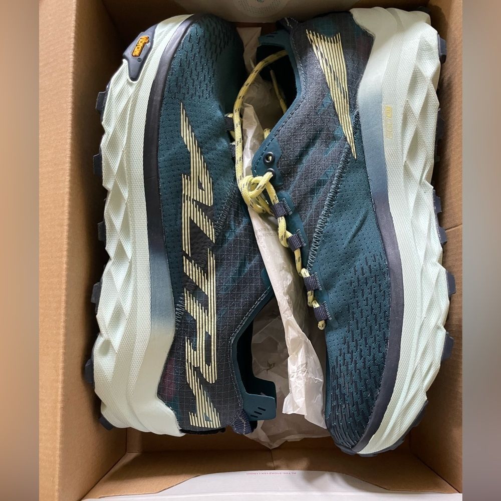New in box Altra Mont Blanc